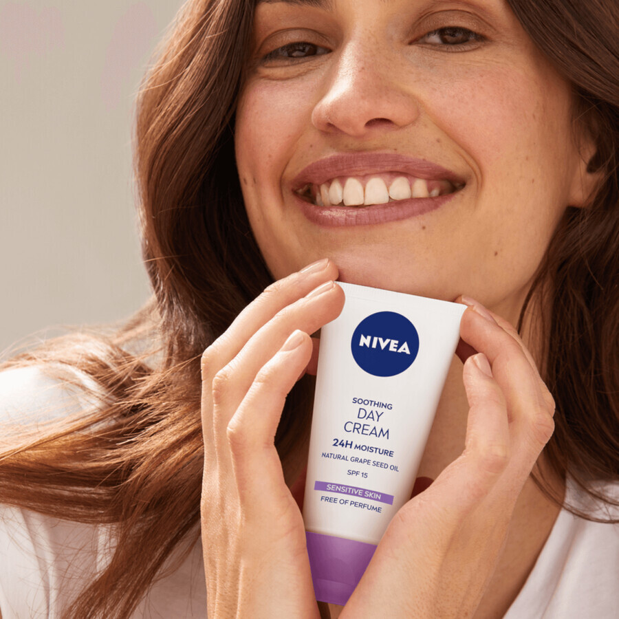 Nivea 24H Hydration, Cremă de zi calmantă, SPF 15, 50 ml