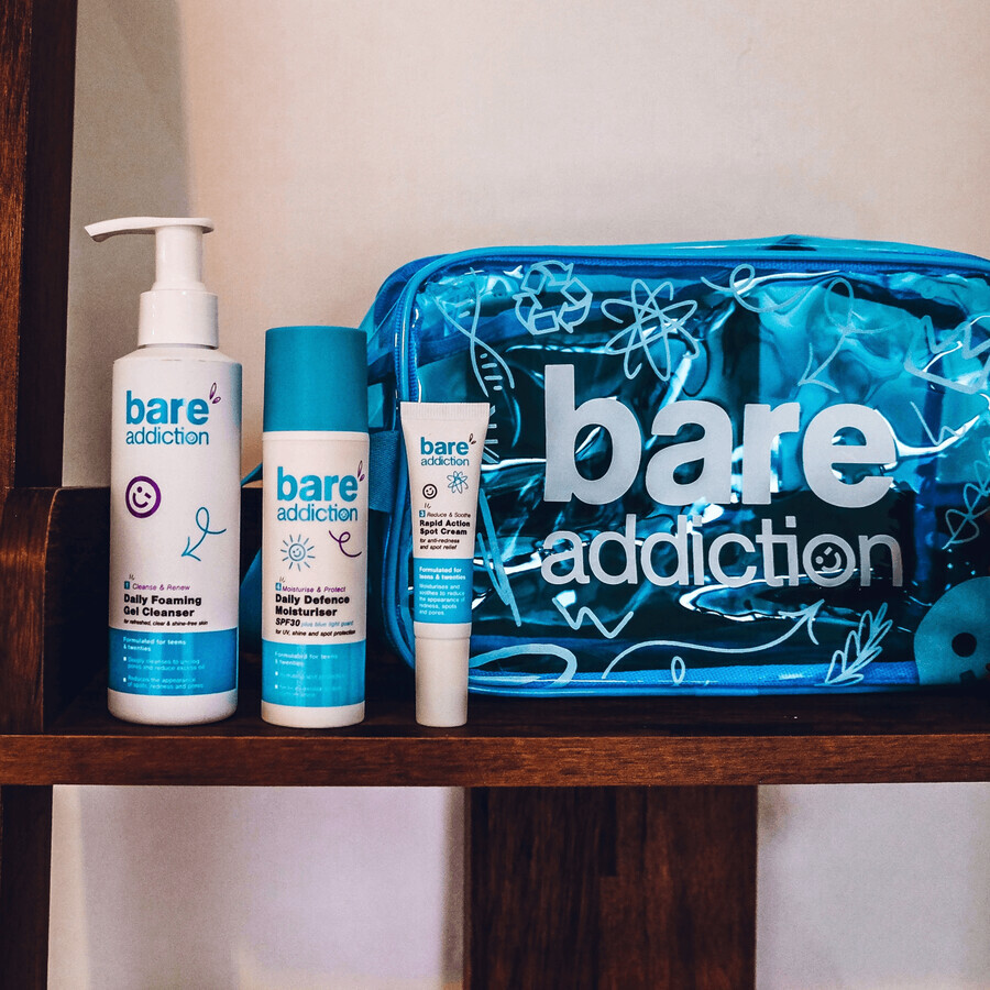 Bare Addiction Necessity Set, een set producten en accessoires in een make-up tasje