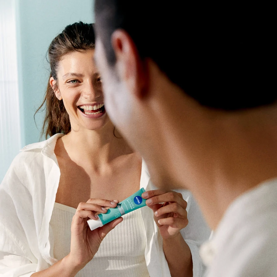 Nivea Derma Skin Clear, scrub voor de nacht, 40 ml