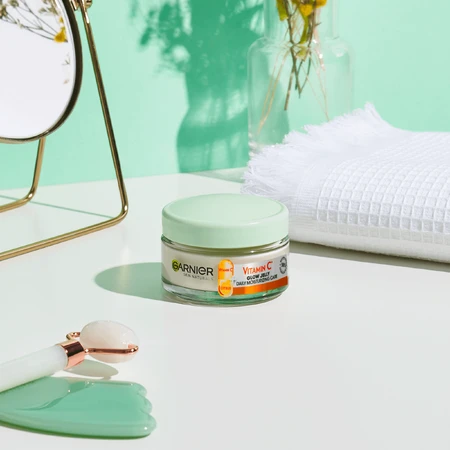 Garnier Skin Naturals Codzienna pielęgnacja rozjaśniająca z witaminą C 50 ml: ceny i cechy