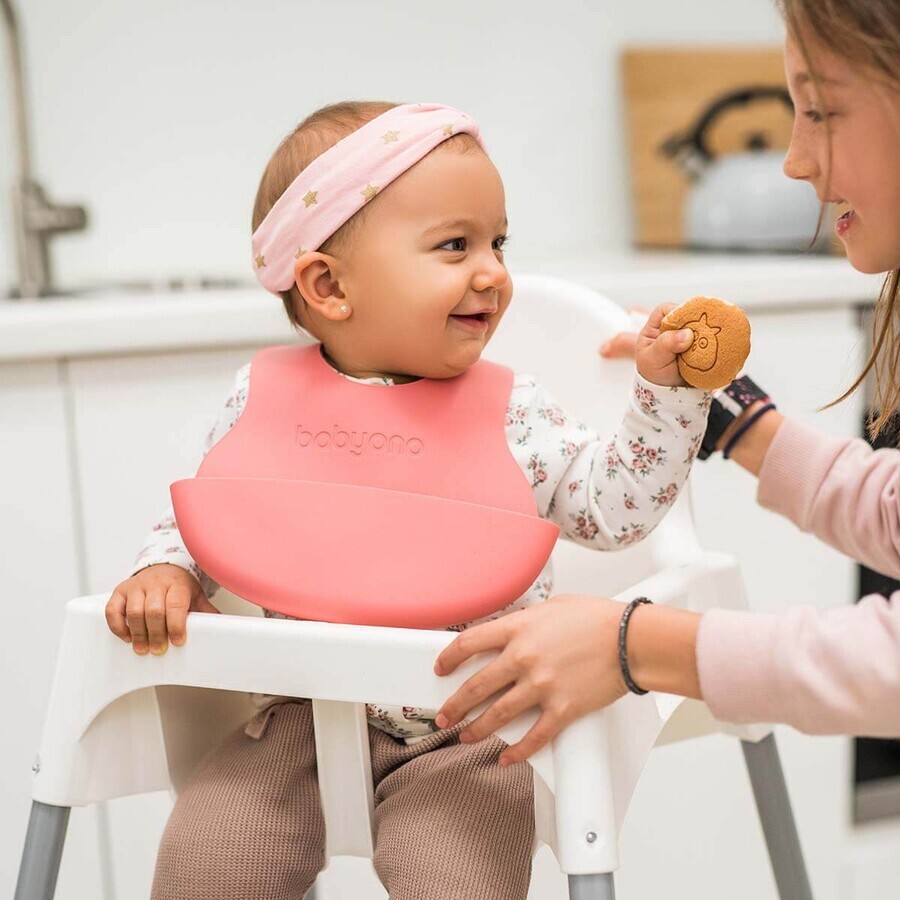 BabyOno, zacht slabbetje met zakje en verstelbare sluiting, roze, vanaf 6 maanden