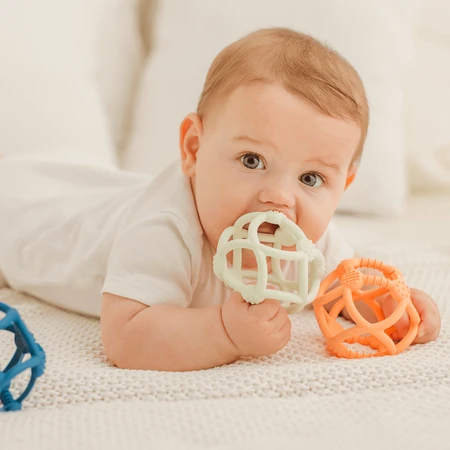 Dumel GiliGums, teether, Ball, mint, from 3 months, 1 piece.