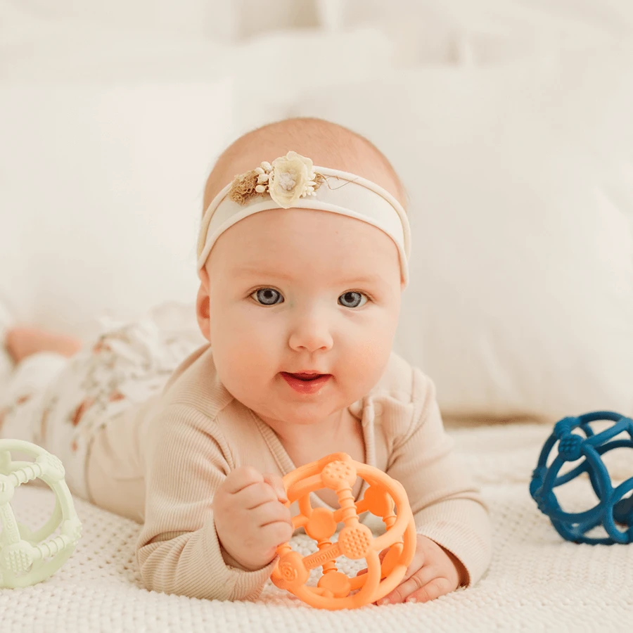 Dumel GiliGums, teether, Ball, mint, from 3 months, 1 piece.