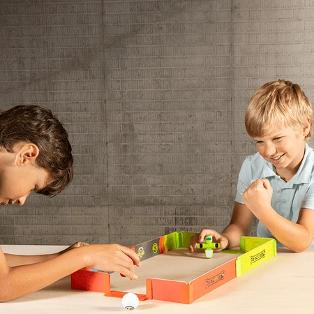 Foosbots - Wedstrijdset met stadion- en voetbalrobots