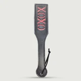 Domme Serie Leder Paddel mit XOXO Ausschnitt - Schwarz