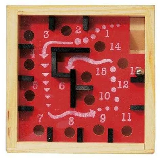 Nummeriertes Labyrinth mit rotem Ball