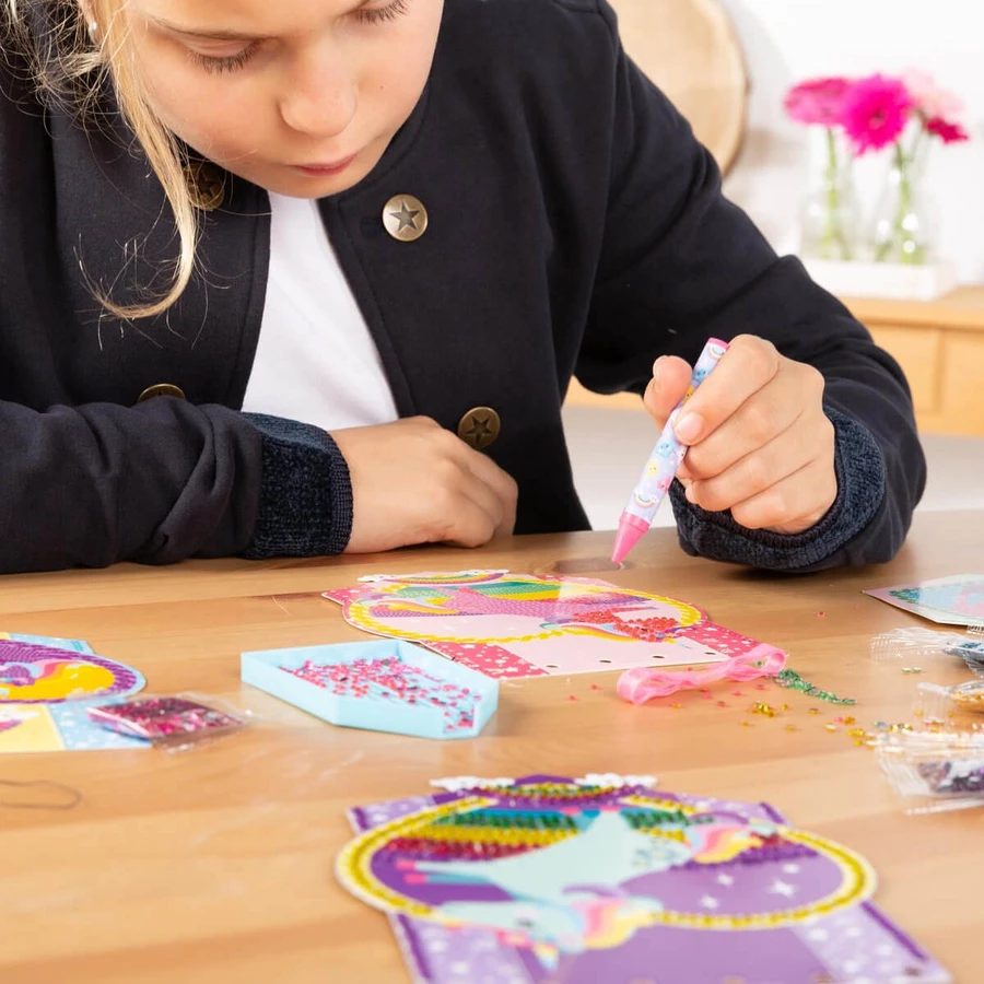 2 in 1 creative studio with unicorns, diamond painting and bracelets