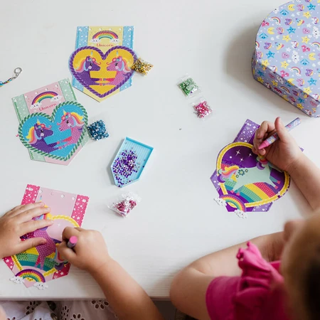 2 in 1 creative studio with unicorns, diamond painting and bracelets