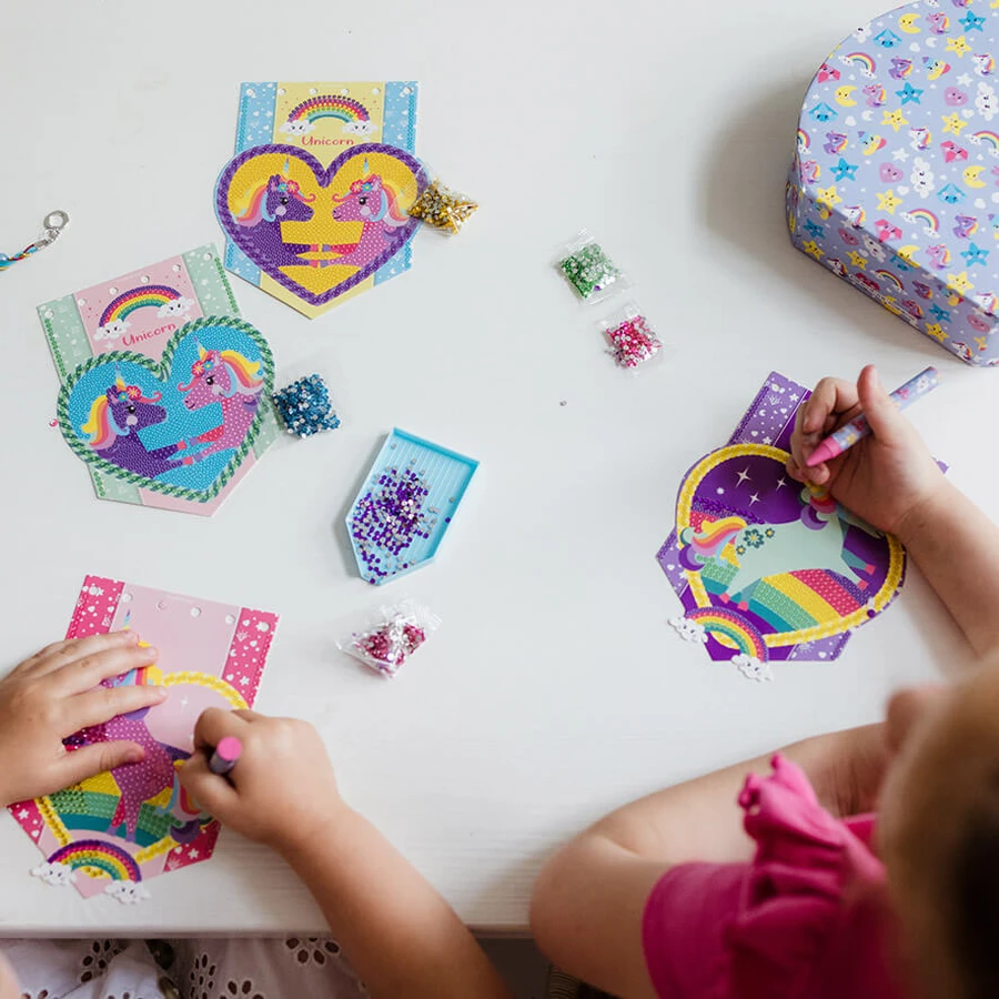 2 in 1 creative studio with unicorns, diamond painting and bracelets