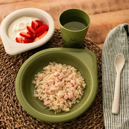 Set Suavinex pentru diversificare – farfurie plată + castron + cană + lingură – pistachio