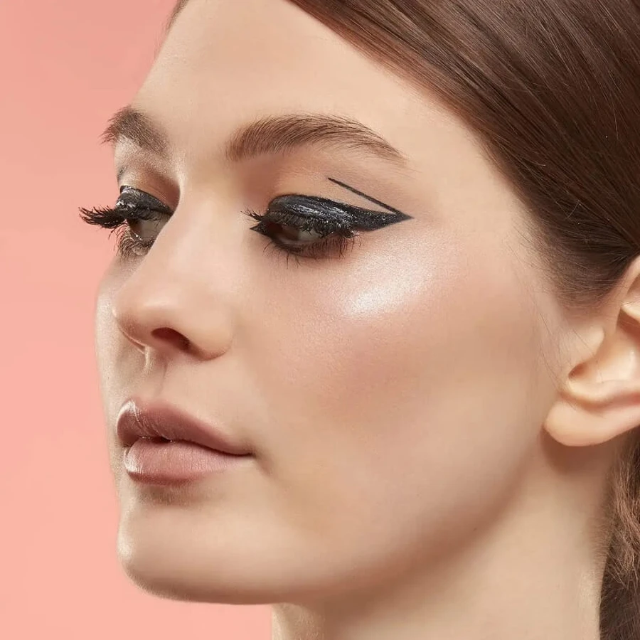 Płynny eyeliner Deborah Ultra Liner – czarny: ceny i cechy